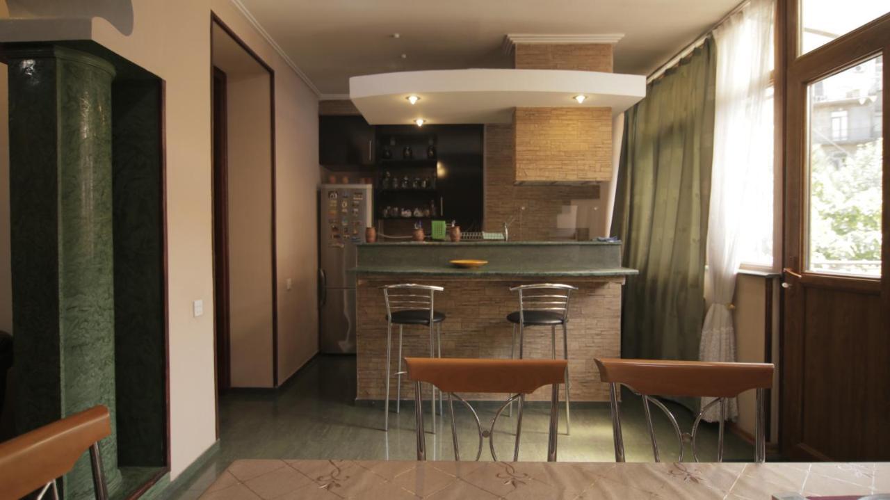 Apartment On Sanapiro Τυφλίδα Εξωτερικό φωτογραφία